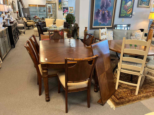 Havertys Dark Wood Dining Table – 6 Chairs with 2 Leaves