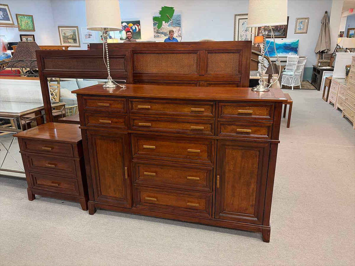 Wynwood Queen Bedroom Set – Bed, Dresser, Mirror & Nightstand