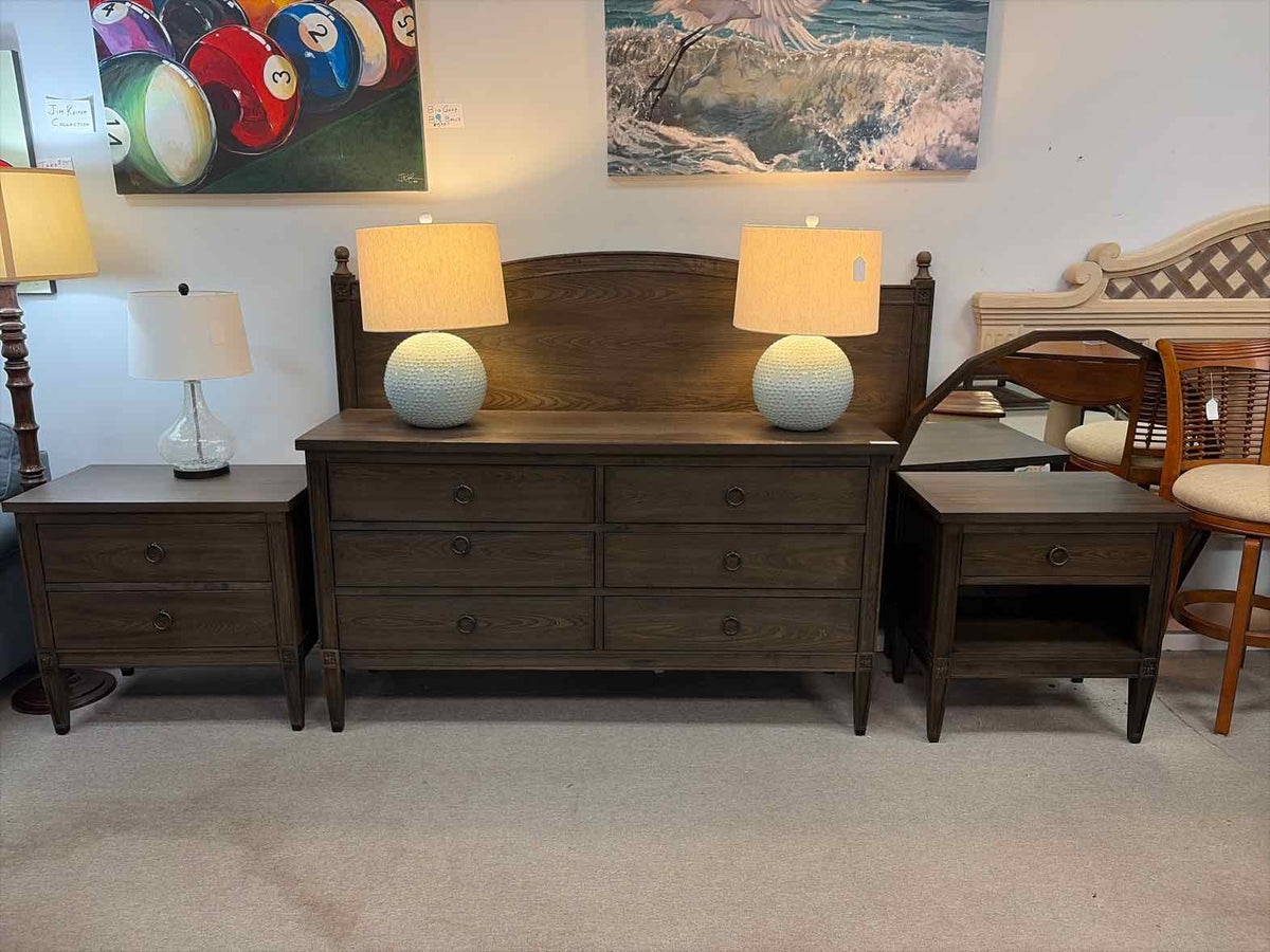 Bassett King Bedroom Set with Bed, 2 Nightstands & Mirror